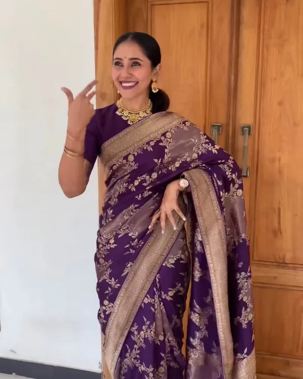 Purple_Color_Signature_Line_Soft_Banarasi_Silk_Saree_with_Classy_Bloue_Piece
