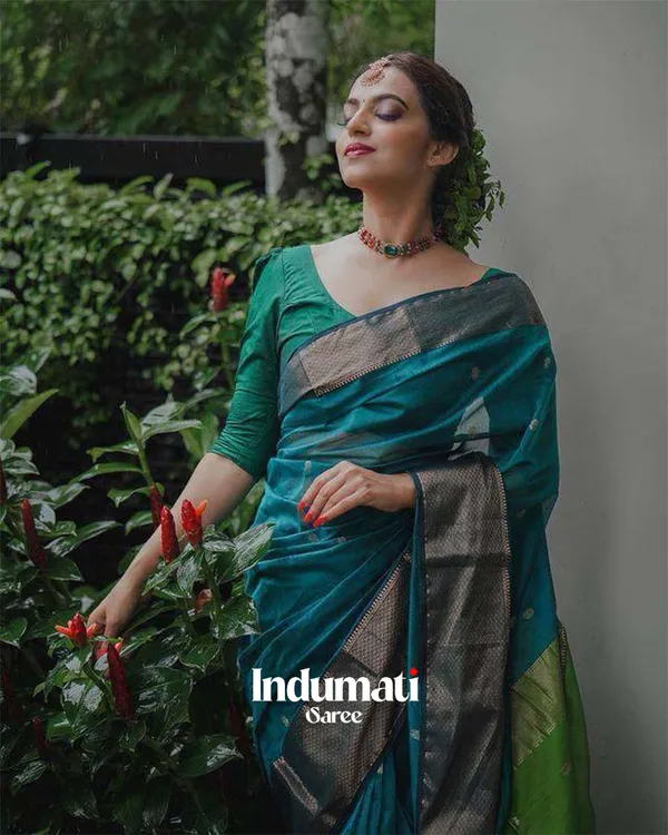 Rama_Color_Premium_Cotton_Silk_Saree_With_Classy_Blouse_and_tassels