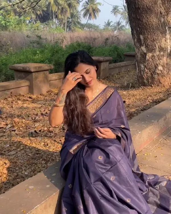 Purple_Color_Viral_Pick_Soft_Banarasi_Silk_Saree_with_Classy_Bloue_Piece