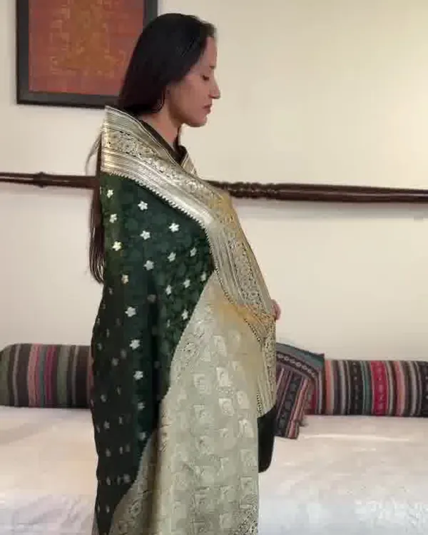 Green_Color_Exclusive_Soft_Banarasi_Silk_Saree_with_Classy_Bloue_Piece