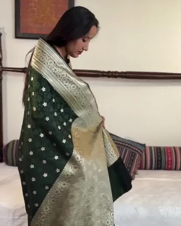 Green_Color_Exclusive_Soft_Banarasi_Silk_Saree_with_Classy_Bloue_Piece