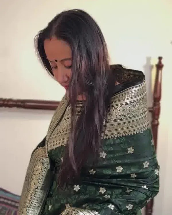 Green_Color_Exclusive_Soft_Banarasi_Silk_Saree_with_Classy_Bloue_Piece