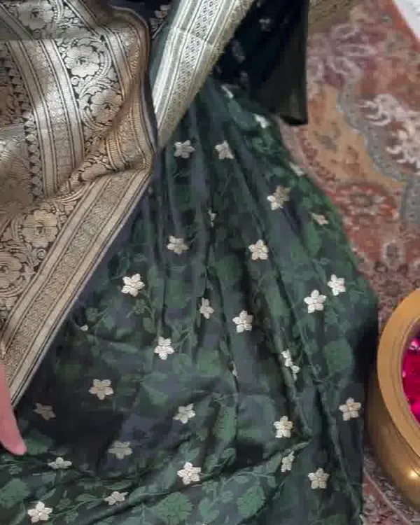 Green_Color_Exclusive_Soft_Banarasi_Silk_Saree_with_Classy_Bloue_Piece