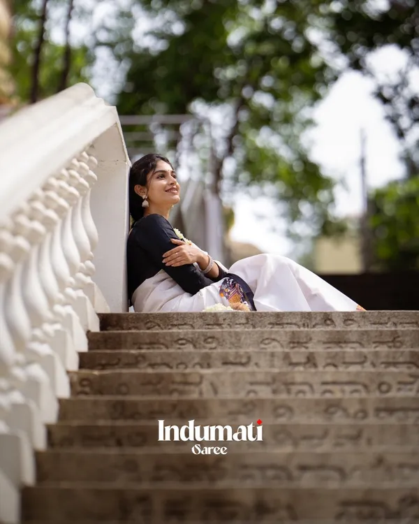 Shweta_Gaj_-_Classic_White_Linen_Saree_with_Elephant_Motif_Border_&_Blouse_Piece