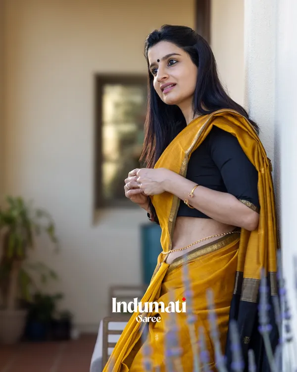 Mustard_Yellow_Premium_Cotton_Silk_Saree_With_Classy_Blouse_and_tassels