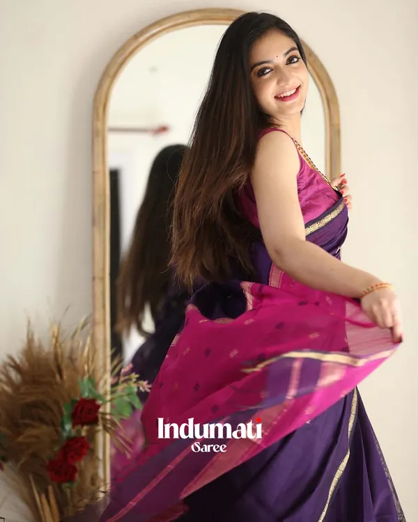 Purple_Color_Premium_Cotton_Silk_Saree_With_Classy_Blouse_and_tassels