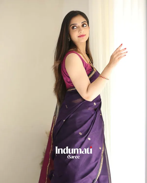 Purple_Color_Premium_Cotton_Silk_Saree_With_Classy_Blouse_and_tassels