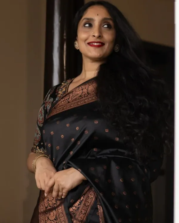 Black_Color_Just_In_Soft_Banarasi_Silk_Saree_with_Classy_Bloue_Piece