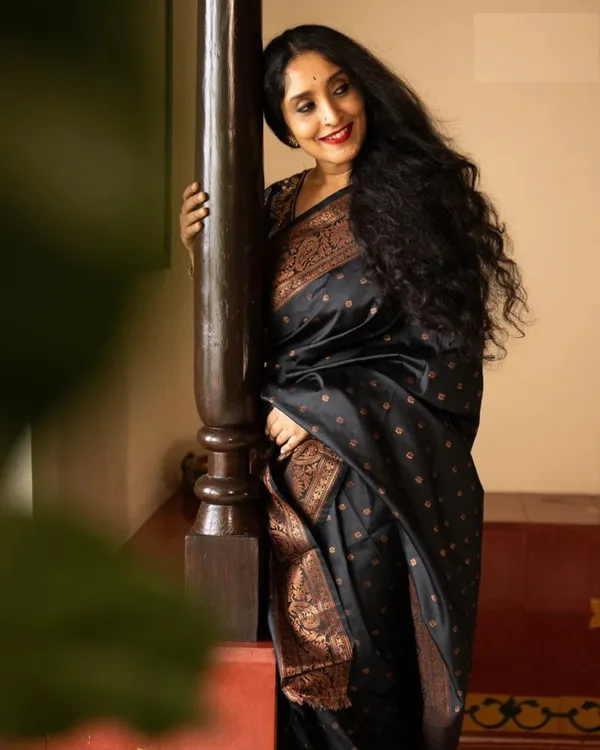 Black_Color_Just_In_Soft_Banarasi_Silk_Saree_with_Classy_Bloue_Piece