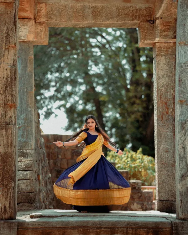 Orange_And_Blue__Color_Kanchipuram_Zari_Weaving_Half_Saree_With_Blouse__Silk_Dupatta
