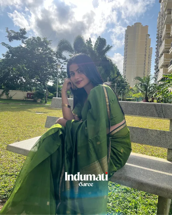 Green_Premium_Cotton_Silk_Saree_With_Classy_Blouse_and_tassels