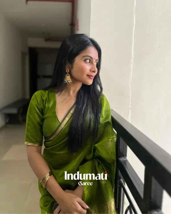 Green_Premium_Cotton_Silk_Saree_With_Classy_Blouse_and_tassels