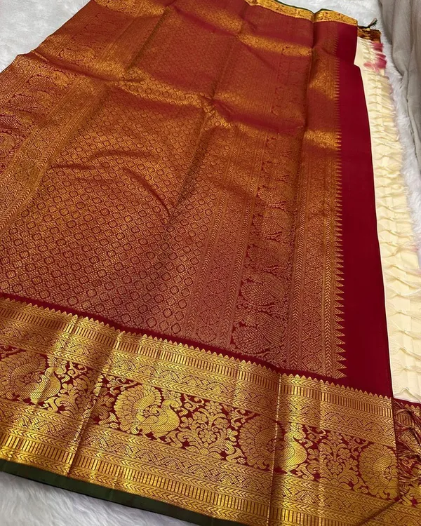 White_Color_Most_Wanted_Soft_Banarasi_Silk_Saree_with_Classy_Bloue_Piece