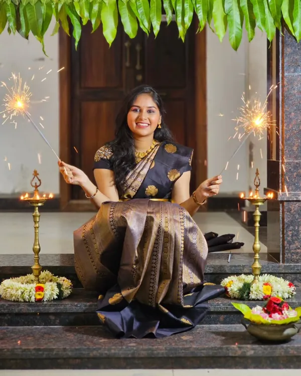 Golden_Black_Color_Pro_Collection_Soft_Banarasi_Silk_Saree_with_Classy_Bloue_Piece