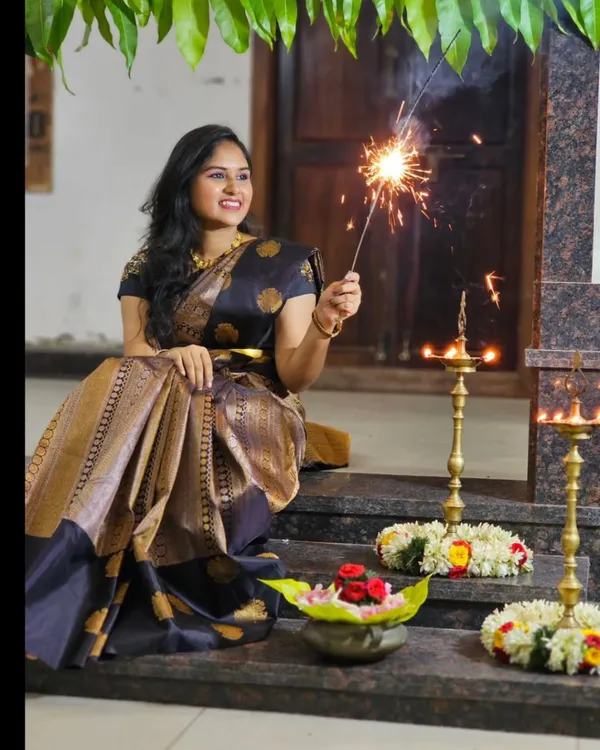 Golden_Black_Color_Pro_Collection_Soft_Banarasi_Silk_Saree_with_Classy_Bloue_Piece