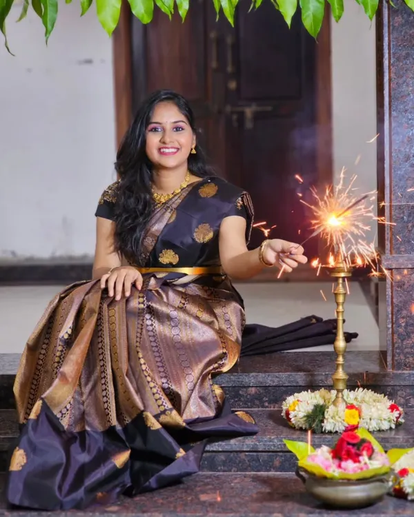 Golden_Black_Color_Pro_Collection_Soft_Banarasi_Silk_Saree_with_Classy_Bloue_Piece