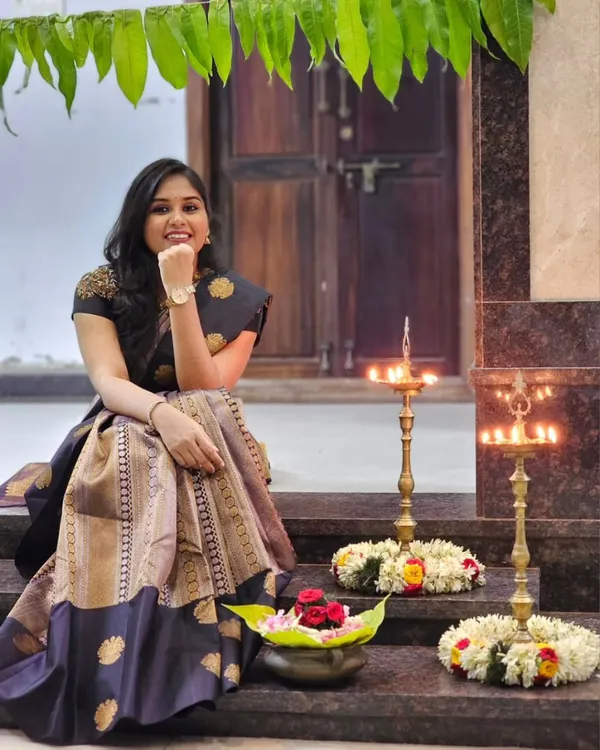 Golden_Black_Color_Pro_Collection_Soft_Banarasi_Silk_Saree_with_Classy_Bloue_Piece