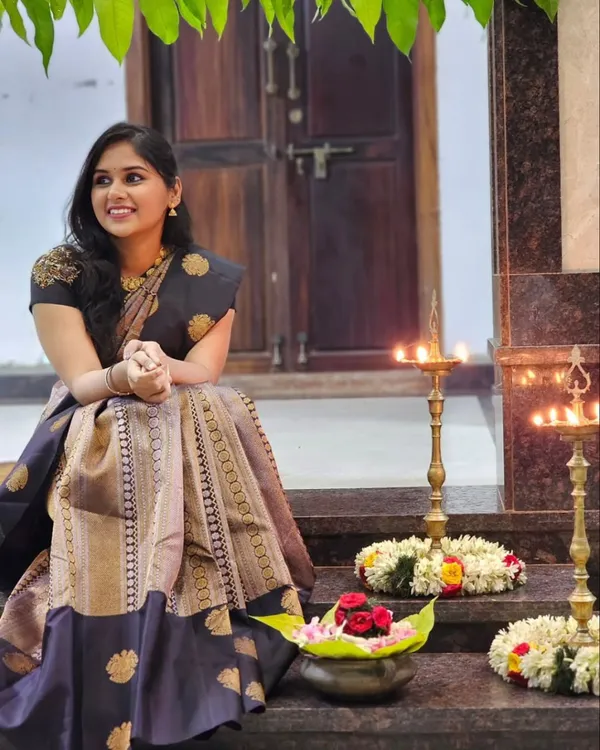 Golden_Black_Color_Pro_Collection_Soft_Banarasi_Silk_Saree_with_Classy_Bloue_Piece