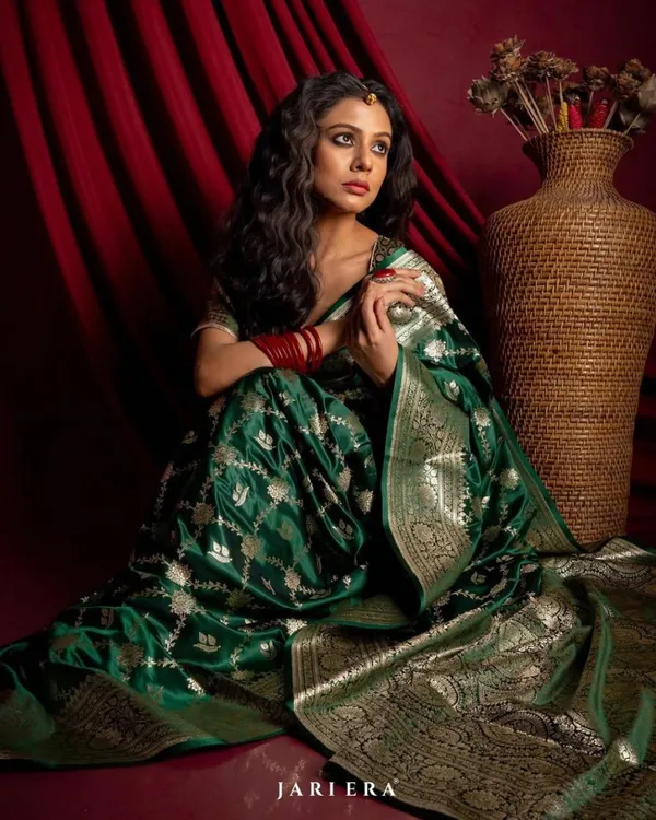 Green_Color_Just_Released_Soft_Banarasi_Silk_Saree_with_Classy_Bloue_Piece