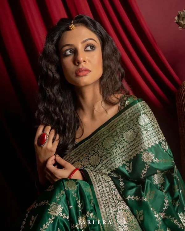 Green_Color_Just_Released_Soft_Banarasi_Silk_Saree_with_Classy_Bloue_Piece