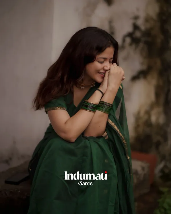 Green__Premium_Cotton_Silk_Saree_With_Classy_Blouse_and_tassels