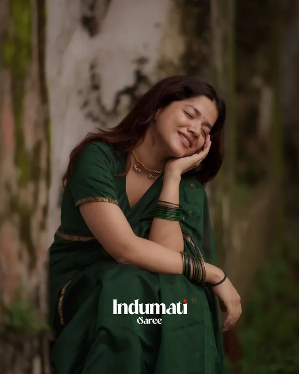 Green__Premium_Cotton_Silk_Saree_With_Classy_Blouse_and_tassels