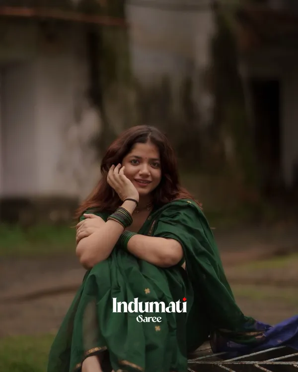 Green__Premium_Cotton_Silk_Saree_With_Classy_Blouse_and_tassels