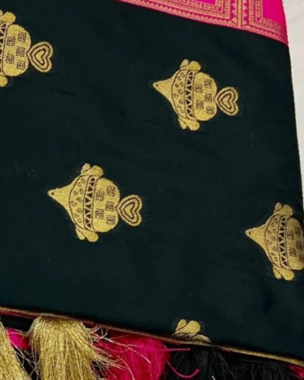Black_And_Pink_Color_Curated_Quality_Soft_Banarasi_Silk_Saree_with_Classy_Bloue_Piece