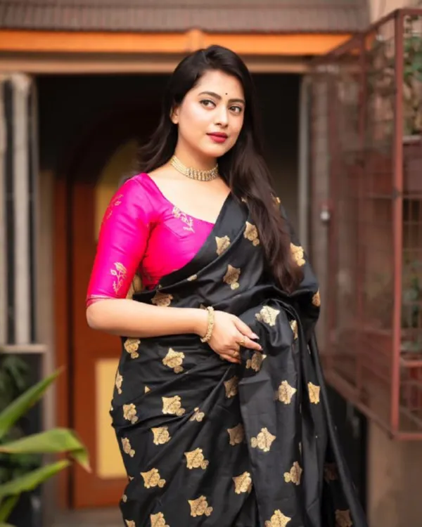 Black_And_Pink_Color_Curated_Quality_Soft_Banarasi_Silk_Saree_with_Classy_Bloue_Piece