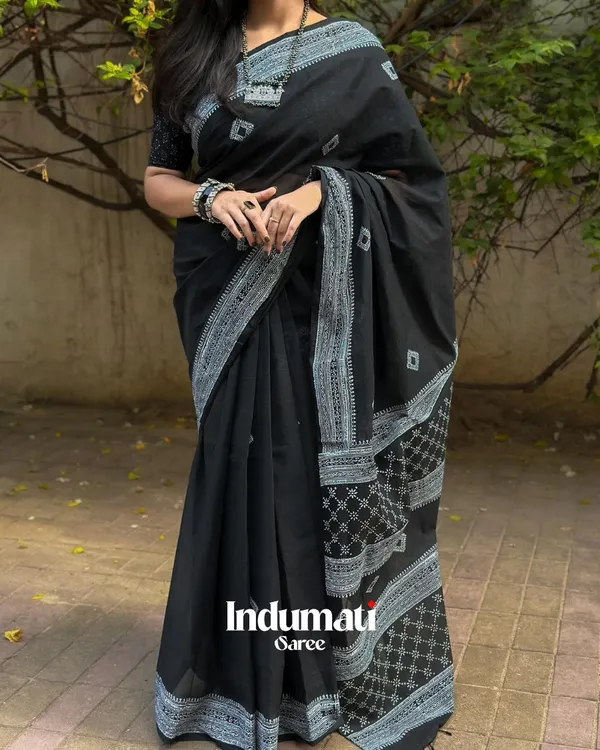 Tamas_Rekha_-_Elegant_Black_Saree_with_Striking_White_Border_&_Blouse_Piece