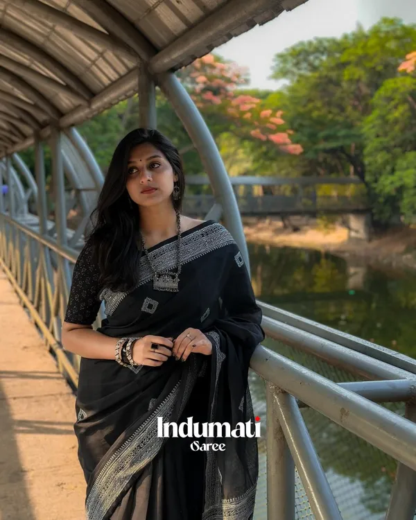 Tamas_Rekha_-_Elegant_Black_Saree_with_Striking_White_Border_&_Blouse_Piece