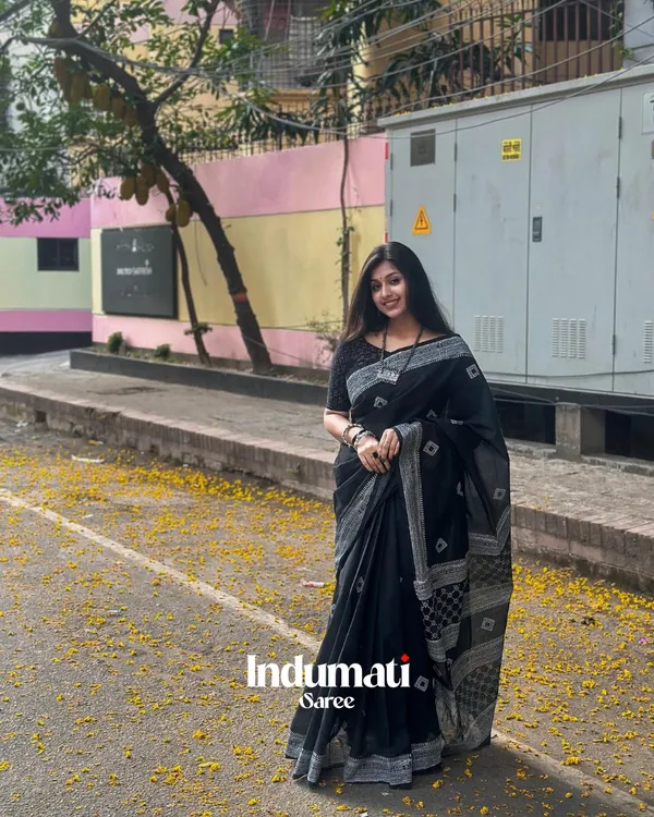 Tamas_Rekha_-_Elegant_Black_Saree_with_Striking_White_Border_&_Blouse_Piece