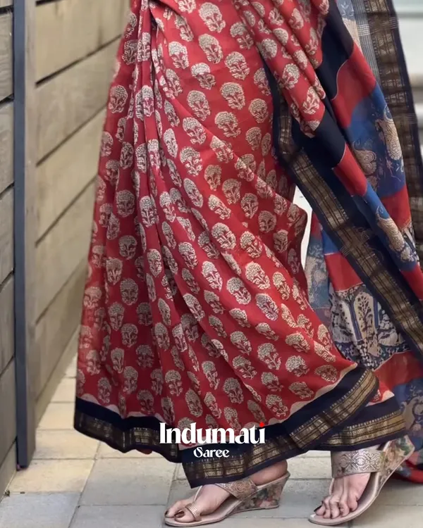 Laal_Noor_-_Red_Linen_Saree_with_Cream_Blouse_and_Black_Border_Finish