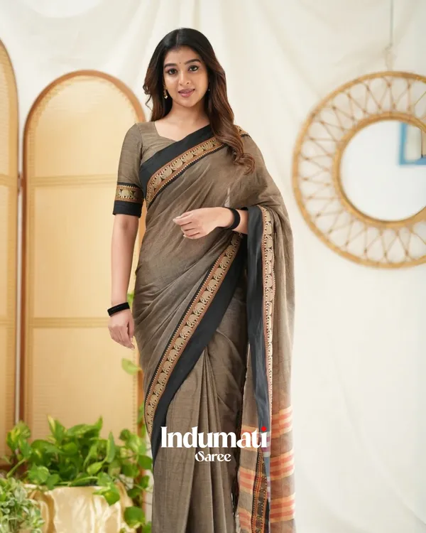 Coffee_Brown_Mulmul_Cotton_Saree_with_Black_Border_&_Golden_Detailing_with_blouse_piece