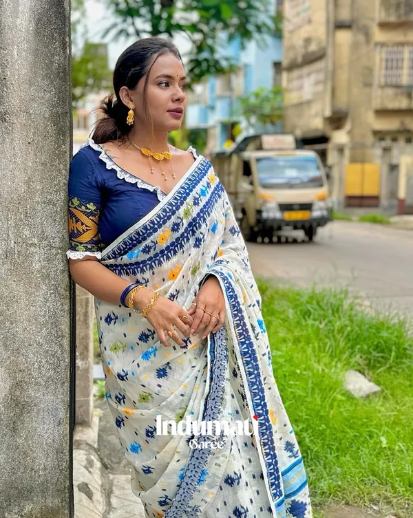 Pearl_Blue_-_White_Linen_Saree_with_Blue_Blouse_Piece