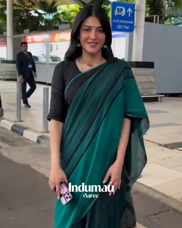 Vrinda_Ratri_-_Kajal_Aggarwal_in_Graceful_Green_Linen_Saree_with_Black_Detailing_&_Blouse_Piece