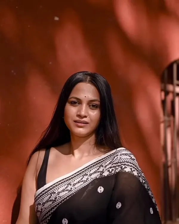 Black_Color_In_Demand_Soft_Banarasi_Silk_Saree_with_Classy_Bloue_Piece