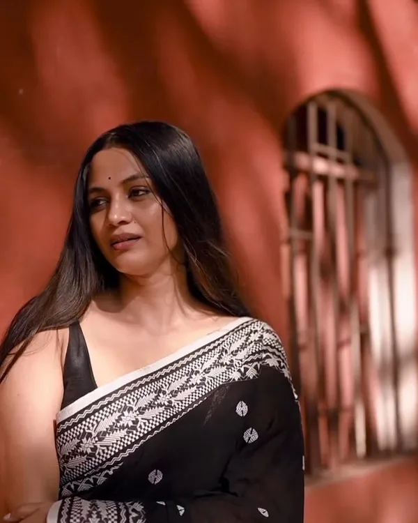 Black_Color_In_Demand_Soft_Banarasi_Silk_Saree_with_Classy_Bloue_Piece