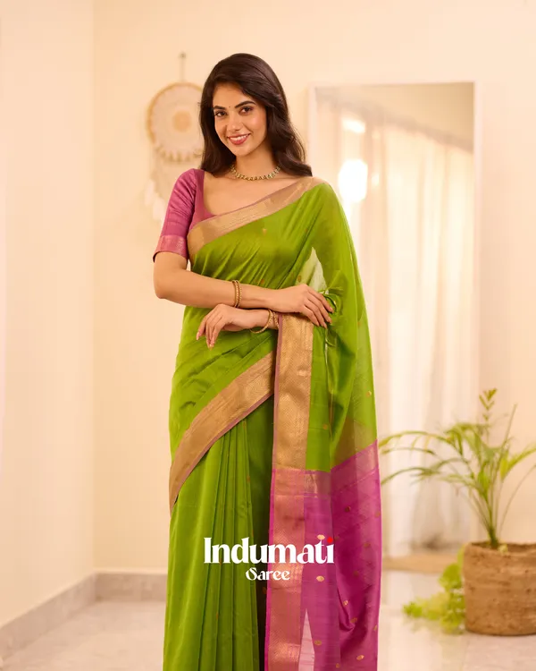 Green_Color_Premium_Cotton_Silk_Saree_With_Classy_Blouse_and_tassels