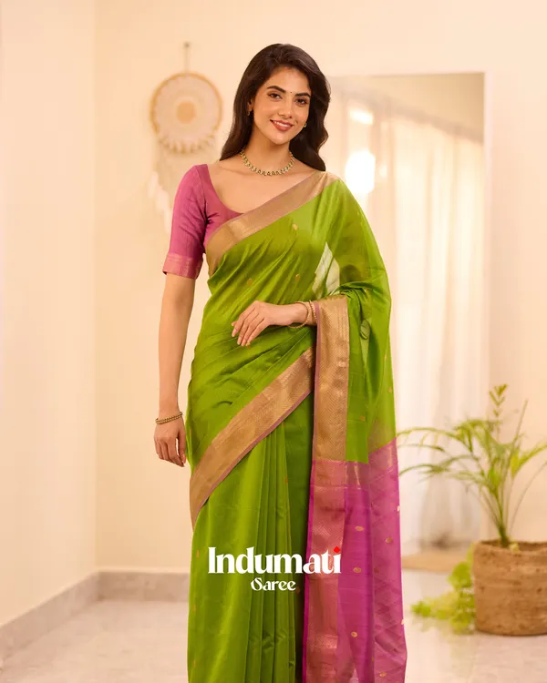 Green_Color_Premium_Cotton_Silk_Saree_With_Classy_Blouse_and_tassels
