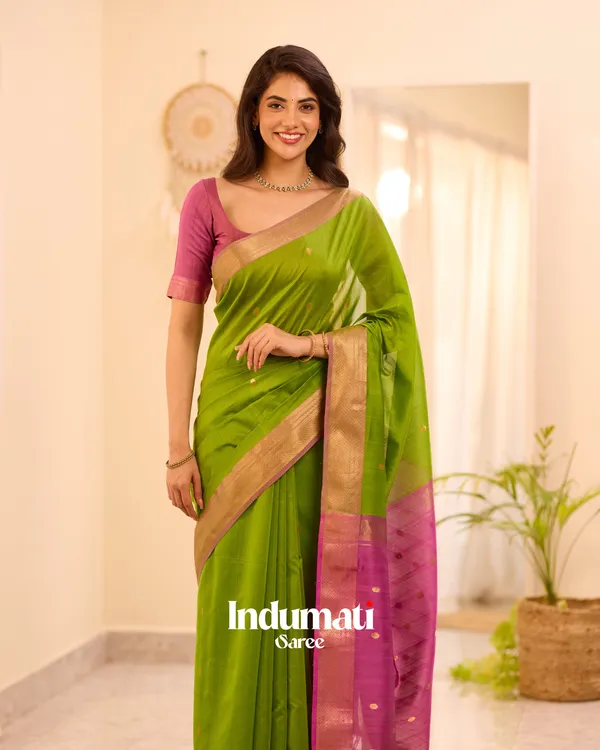 Green_Color_Premium_Cotton_Silk_Saree_With_Classy_Blouse_and_tassels