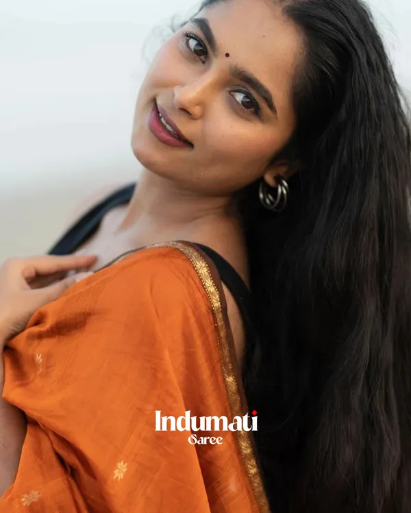 Orange_Premium_Cotton_Silk_Saree_With_Classy_Blouse_and_tassels