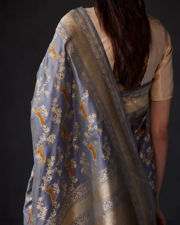 Cream_And_Grey_Color_Customer_Favorite_Soft_Banarasi_Silk_Saree_with_Classy_Bloue_Piece