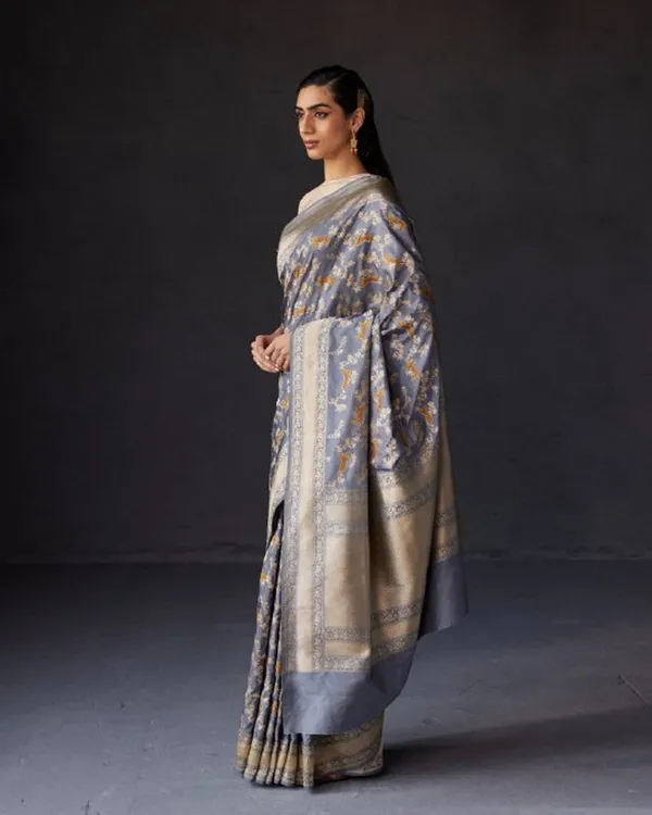 Cream_And_Grey_Color_Customer_Favorite_Soft_Banarasi_Silk_Saree_with_Classy_Bloue_Piece