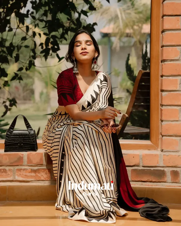 Cream_Color_Pure_Gajji_Soft_Silk_Ajrakh_Printed_Bandhej_Red_Bindi_Saree_with_Blouse_Piece