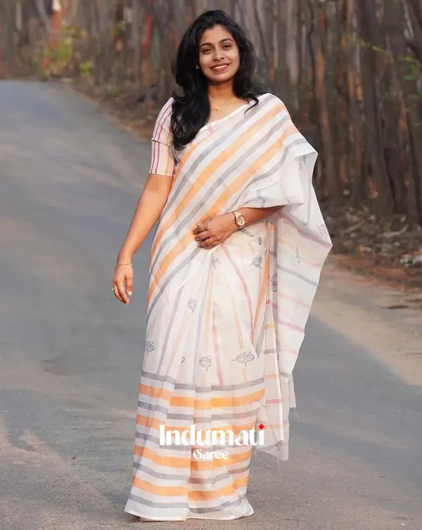 Safed_Noor_-_Classic_White_Linen_Saree_with_White_Blouse