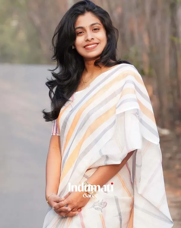 Safed_Noor_-_Classic_White_Linen_Saree_with_White_Blouse