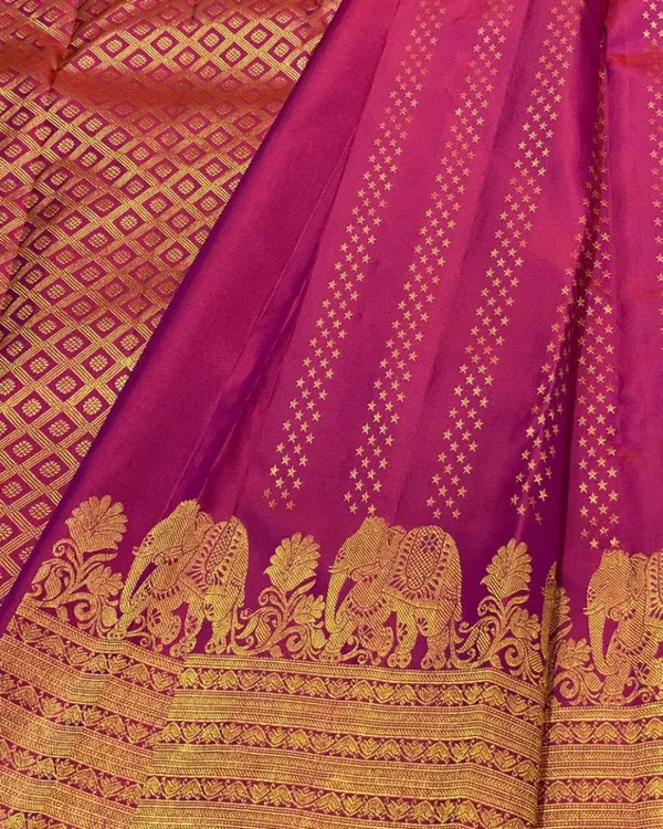 Purple_Color_Going_Fast_Soft_Banarasi_Silk_Saree_with_Classy_Bloue_Piece