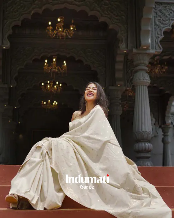 White_Color_Premium_Cotton_Silk_Saree_With_Classy_Blouse_and_tassels