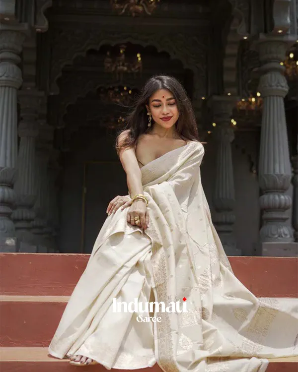 White_Color_Premium_Cotton_Silk_Saree_With_Classy_Blouse_and_tassels